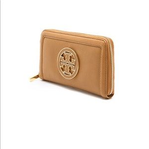 Brand New Tory Burch Amanda Zip Continental Wallet